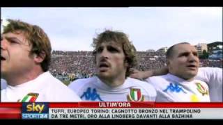 LItalia canta linno nazionale  Italia Francia 2221 Rugby 6 Nazioni 2011 [upl. by Vinni]