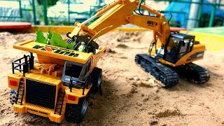 La excavadora y el camión limpian el arenal Coches para niños [upl. by Tasiana]