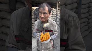 Hot pakoras in the hands of a working laborer [upl. by Louisette65]