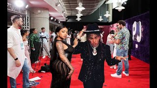 Yailin Y Tekashi llegan de sorpresa a premios juventud [upl. by Longan725]