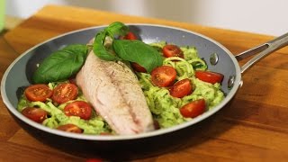 Geniale groentespaghetti  Courgetti met pesto en makreel [upl. by Ahsinet]