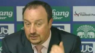 Liverpool Manager Rafa Benitez gives Journalist quotMiddle Fingerquot [upl. by Oeram774]