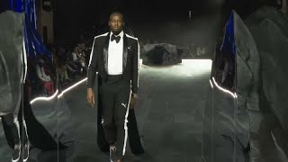 Usain Bolt défile à la Fashion Week de New York [upl. by Bevin]