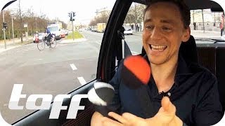 Tom Hiddleston Bonus Scenes Jonglieren  Juggling in Berlin  Stars In Cars  taff [upl. by Bennett]