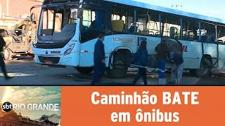 Acidente deixa 27 feridos em Gravataí  SBT Rio Grande  230818 [upl. by Zoilla598]