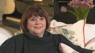 Linda Ronstadt Reveals What Life Is Like After Singing Silenced By Parkinsons Disease [upl. by Idnic388]