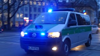 Unfähige Fußgänger HGrKW Polizei München [upl. by Aenitsirhc]