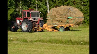 Gathering loose hay with ih 1246 and a self loading wagon [upl. by Assilanna]