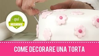 Come decorare una torta con pasta di zucchero [upl. by Stranger377]