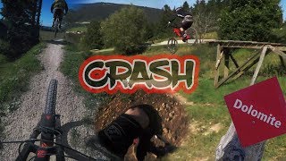 DownHill Mon poignet me lâche sur la Dolomite 🔴 CRASH Supreme DH V4 Follow Cam [upl. by Uoliram]