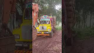 Tata se Kozhikode body lorry Heavy load off road Driving tata tatatipper jcb keralatimberlorry [upl. by Tsui]