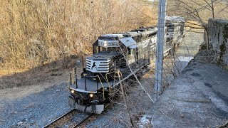 Norfolk Southern H66 SD40s 3364 amp 6400 tackle the Upper Lehigh [upl. by Mendie]