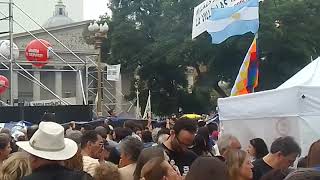 la plaza de mayo llena de banderas globos fierros y personas 24demarzo buenosaires plazademayo [upl. by Iturk]