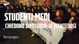 Studenti protestano al Viminale dopo le manganellate a Pisa e Firenze quotPiantedosi dimettitiquot [upl. by Odell]