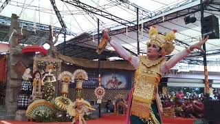 Melihat Joged Bisama Legong Keraton  part 2 [upl. by Enimassej647]