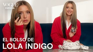 ¿Qué hay en el bolso de Lola Índigo  VOGUE España [upl. by Inihor761]