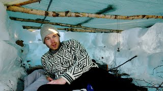 🥶 BUILDING A SHELTER WITH ICE 🧊 [upl. by Assiron]