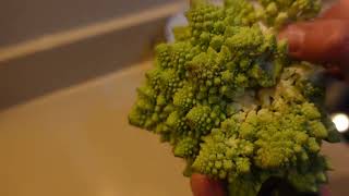 Comment préparer un chou romanesco  recette alimentationsaine bienetre uniq fypシ fyp [upl. by Ilatfan]