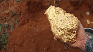 MINING VISIBLE GOLD from the Vein in Australia [upl. by Theta]