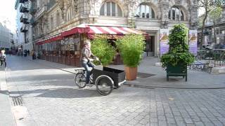 Triporteur Christiania bikes [upl. by Nnaegroeg]