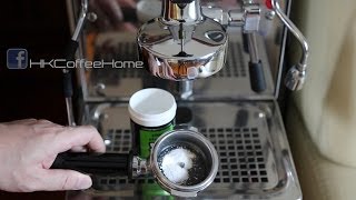 How to Backflush an Espresso Machine 如何逆向沖洗意式咖啡機 [upl. by Eduam729]