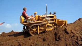 Rough amp Tumble  August 2009  Bill Glenn on his 1952 Caterpillar D2 at the digging area [upl. by Ised359]