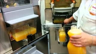 Zummo Z40  C840C Automatic Citrus Juicer Vs Zumex Speed Tank Podium [upl. by Ayar]