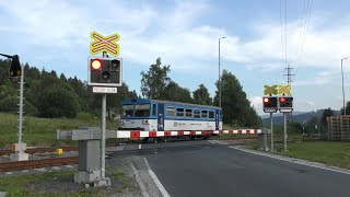 Železniční přejezd Lipová Lázně jeskyně  1382021  Czech railroad crossing [upl. by Rooke]