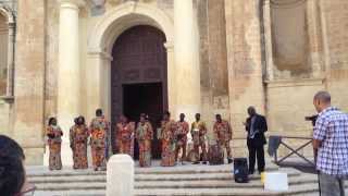 Une chorale ashanti en prestation à malte [upl. by Slaohcin]