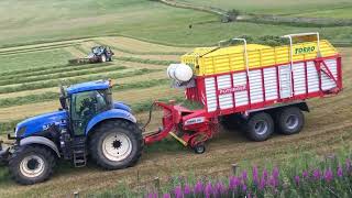 Pottinger Torro 5100 Silage Wagon and New Holland T7250 [upl. by Nevaj]