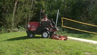 Toro Groundsmaster 3200 am steilen Hang mähen [upl. by Wexler]