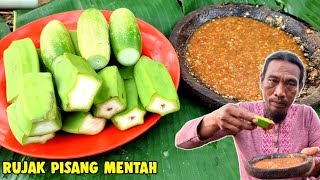 NGERUJAK PISANG MENTAH DI PINGGIR MAKAM DENGAN BUMBU KANCANG PESTIS MADURA SUPER PEDAS [upl. by Schnur]