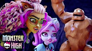 Clawdeen Leads the Were Pack to Pass Their Midterms  Monster High [upl. by Barnaba]