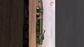 John Deere S680S680i Combine Harvester Machine working in Wheat Crop farming combine farm [upl. by Buhler]