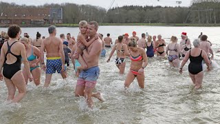 LIVE Uitvoering Nieuwjaarsduik in Veendam [upl. by Assilat]