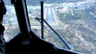 Landing in Lukla  Tenzing Hillary Airport Nepal Landung auf den gefährlichsten Flughafen der Welt [upl. by Alberta]