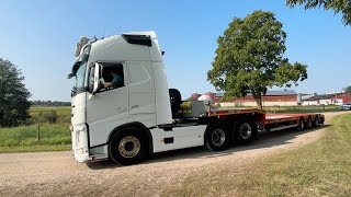 Köp Lastbil Volvo FH 6X2 med maskintrailer på Klaravik [upl. by Dnumsed]