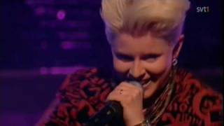 Robyn  Fembot  Live at the tvshow Skavlan [upl. by Ronn996]