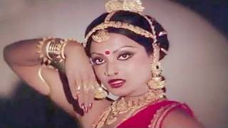 Aai Karke Shringar  Rekha  Lata Mangeshkar  Do Anjaane  Dance Song [upl. by Ailec290]