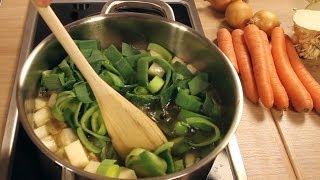 Gemüsefond selber machen  Rezept Einfach kochen [upl. by Elliven]