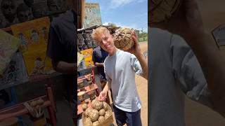 ZÓ VOETBALLEN ZE IN AFRIKA 🤯⚽️ afrika oeganda baileyfreestyle voetbal shorts bal reizen [upl. by Corb]