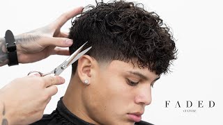 💈 TAPER FADE CON PELO RIZADO TUTORIAL DE BARBERO [upl. by Pickard43]