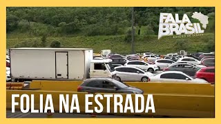 Carnaval acesso ao litoral paulista tem congestionamento intenso neste sábado 18 [upl. by Ahslek]