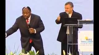 Liderança Servidora  Myles Munroe [upl. by Irotal56]