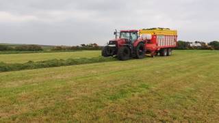 Pottinger 6010 Silage Wagon in West Cornwall on lumpy 1st cut silage 2017 [upl. by Moina]