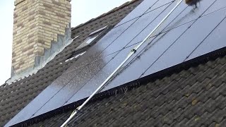 Zonnepanelen reinigen met Polywater Solar Panel Wash [upl. by Acirtap636]