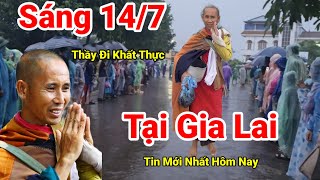 Sáng 147 Thầy Minh Tuệ Đi Khất Thực Sớm Bà Con Đến Rất Đông Đảnh Lễ Thầy [upl. by Ilyak428]