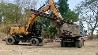 SANY SY155W Excavator Loading steel sheet pile to ISUZU Dump truck for River slope protection [upl. by Clova]