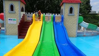 Multislide für Kinder  Kinderrutsche am Wasserspielhaus  Acquatica Park Mailand [upl. by Ynhoj571]