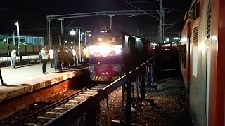 17309 Yesvantpur to Vascodagama Express train arriving at Hubballi railway station [upl. by Arama]